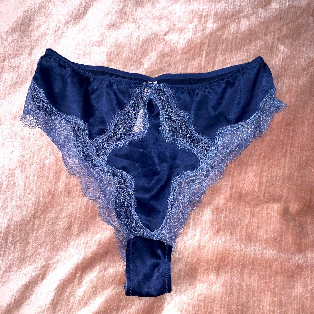 Victoria Secret lacy panties - size S - navy (matching top listed separately)